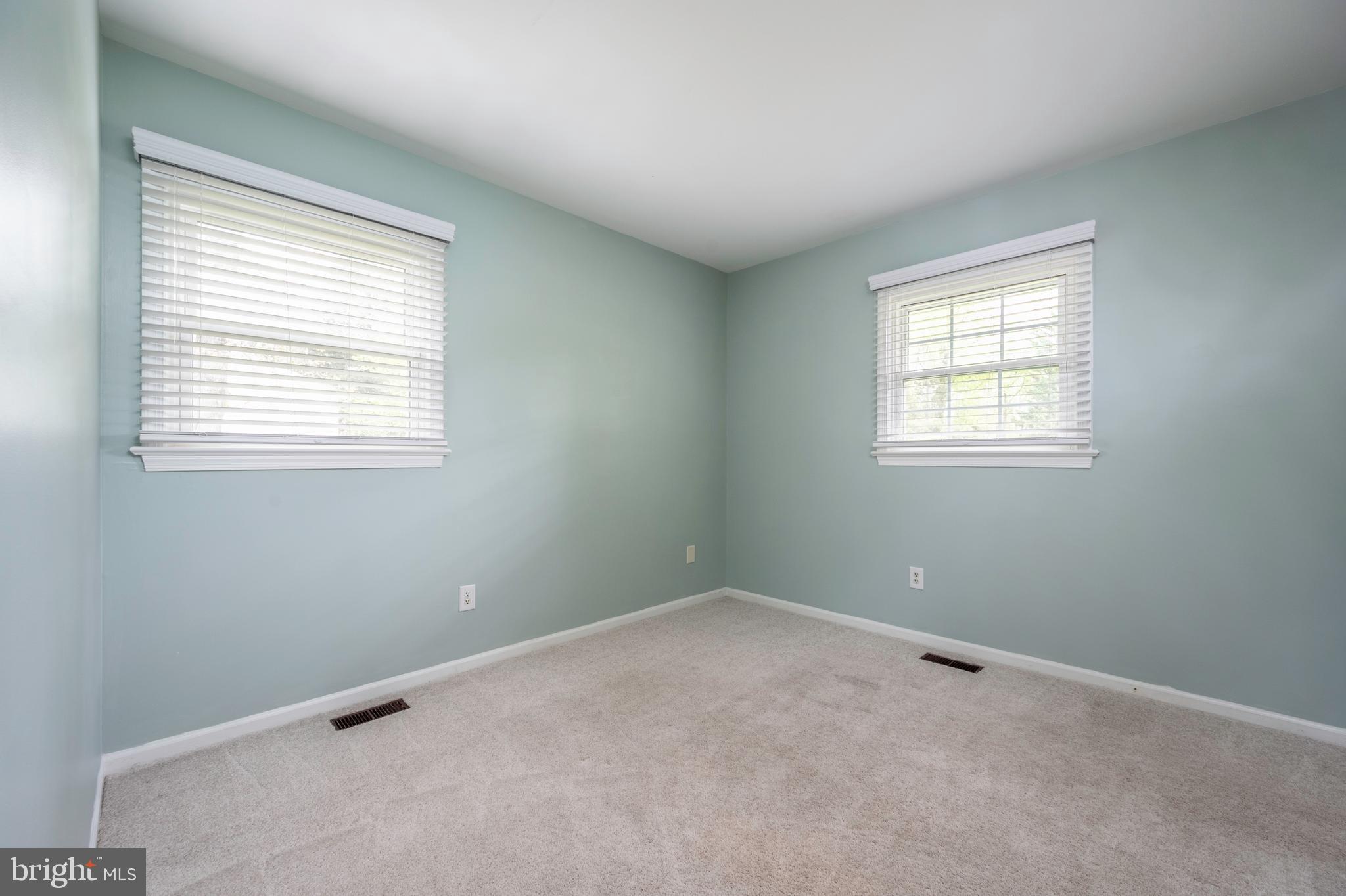 4520 Logmill Road Gainesville, VA 20155 - Photo 16 of 34 3rd bedroom
