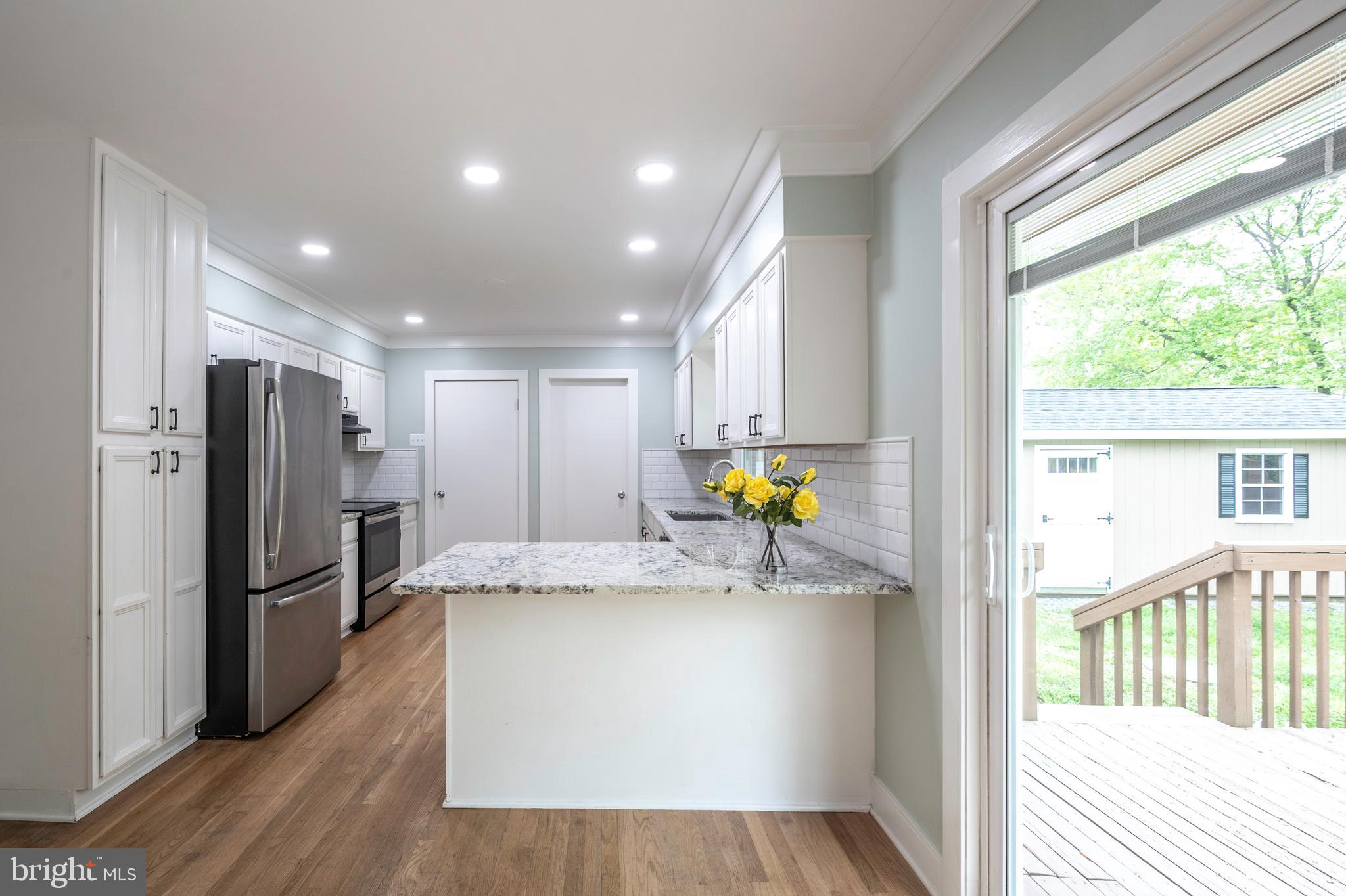 4520 Logmill Road Gainesville, VA 20155 - Photo 8 of 34 Updated kitchen