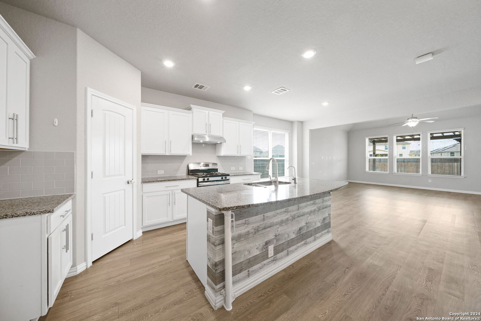 7875 Belmont Valley San Antonio, TX 78253 - Photo 11 of 35