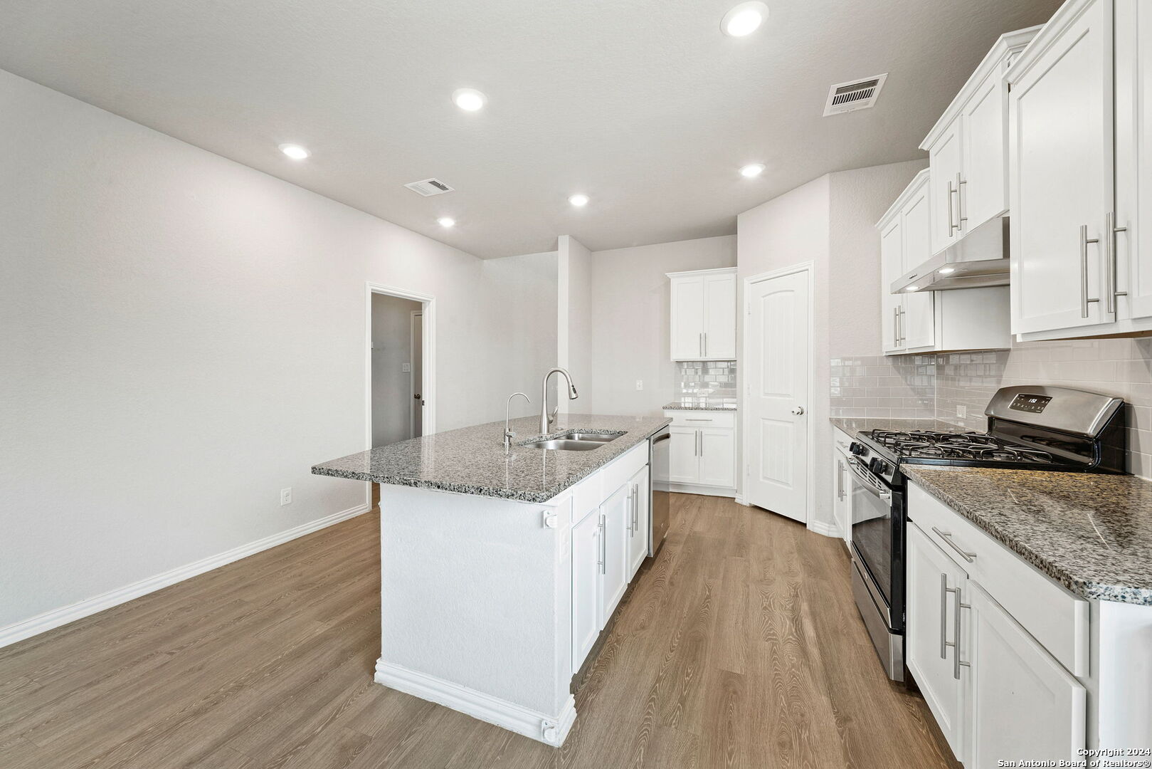 7875 Belmont Valley San Antonio, TX 78253 - Photo 12 of 35