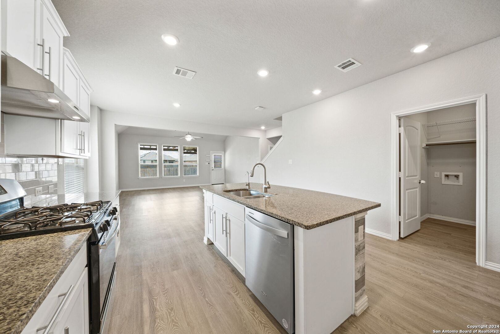 7875 Belmont Valley San Antonio, TX 78253 - Photo 10 of 35