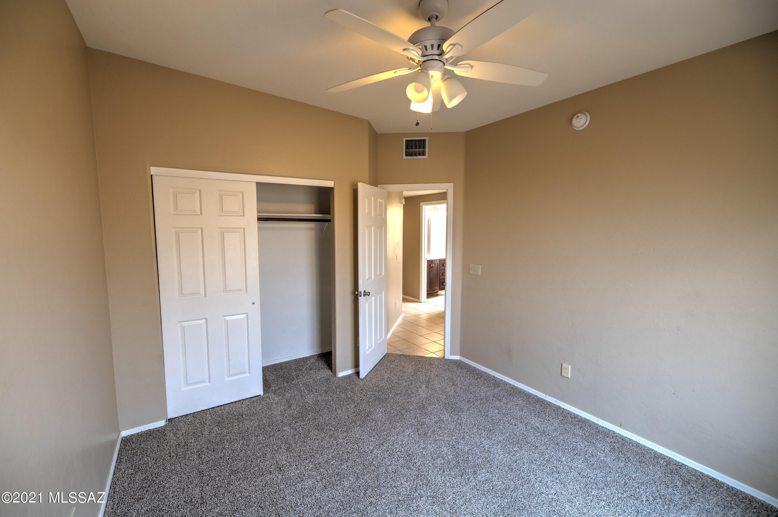 10196 North Inverrary Place Oro Valley, AZ 85737 - Photo 16 of 38