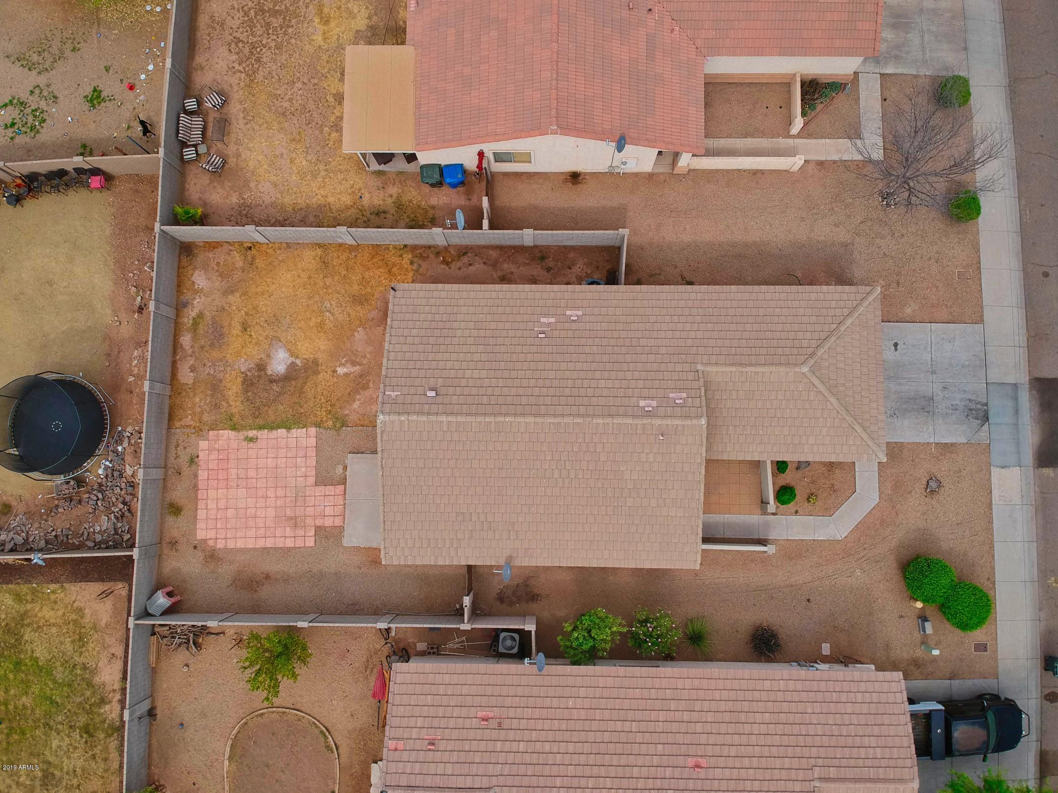 6237 West Raymond Street Phoenix, AZ 85043 - Photo 35 of 39 a buildings view with sitting space
