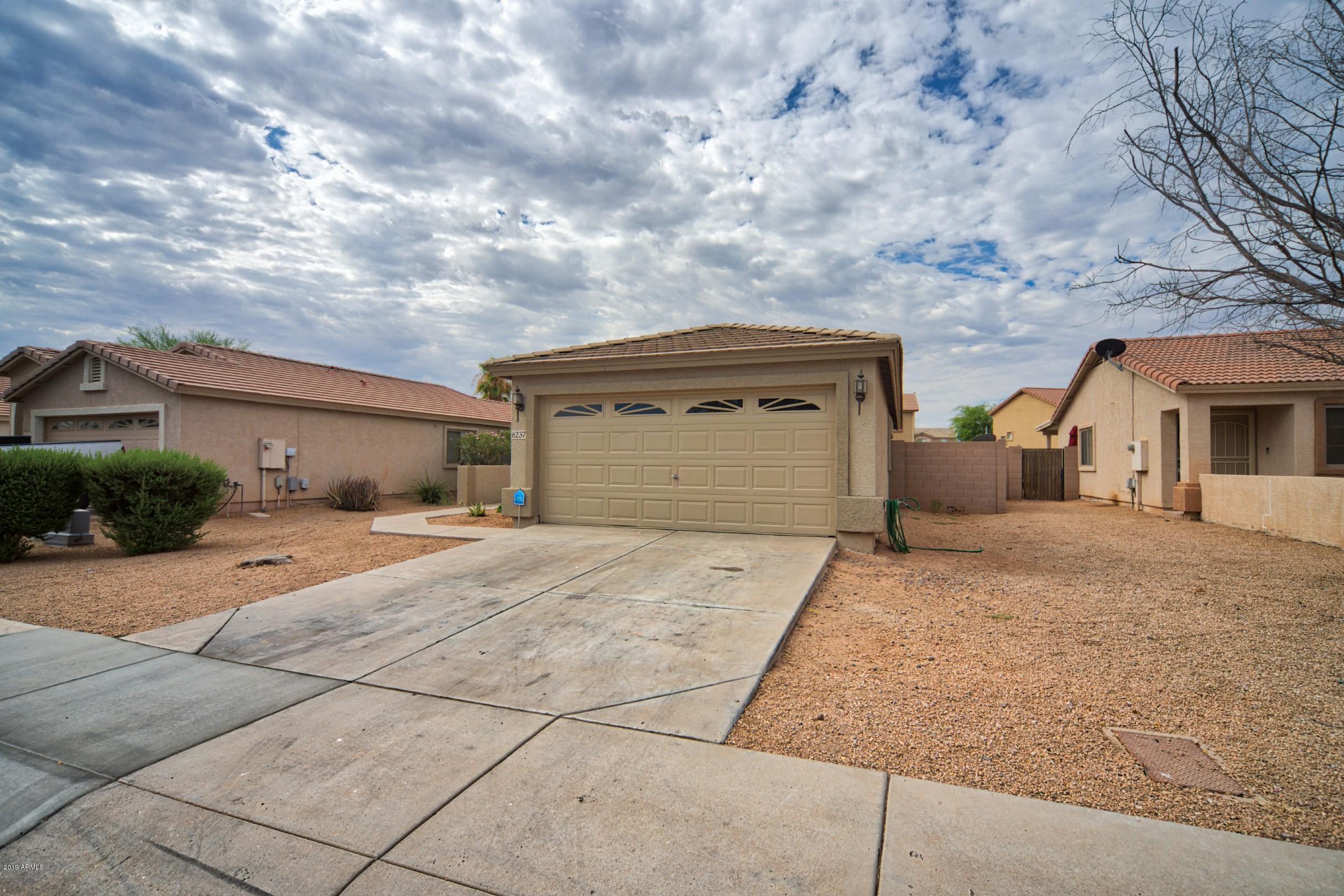 6237 West Raymond Street Phoenix, AZ 85043 - Photo 5 of 39 IMG_6757_5 (Custom)