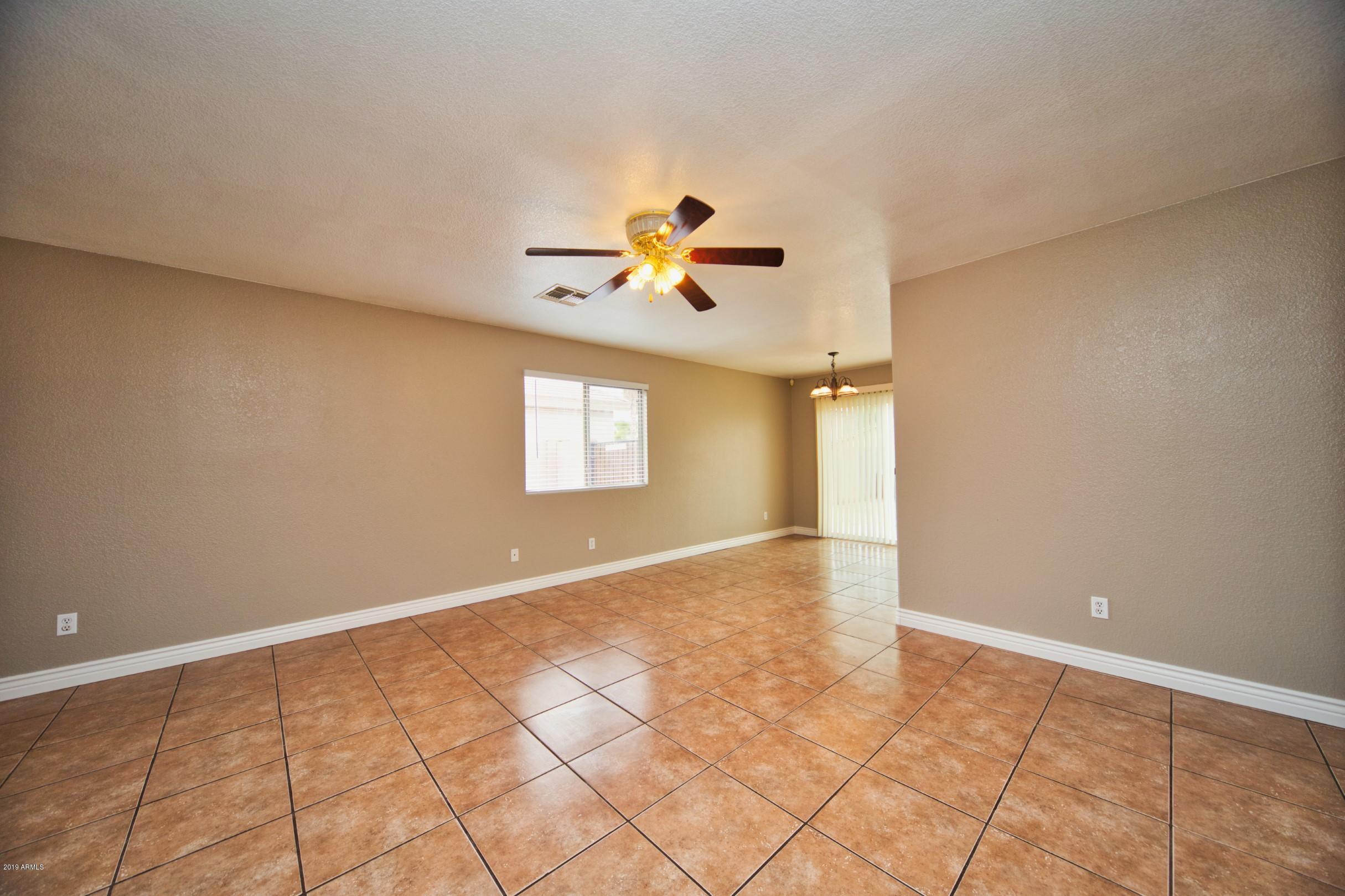 6237 West Raymond Street Phoenix, AZ 85043 - Photo 8 of 39 IMG_6767_2_2 (Custom)