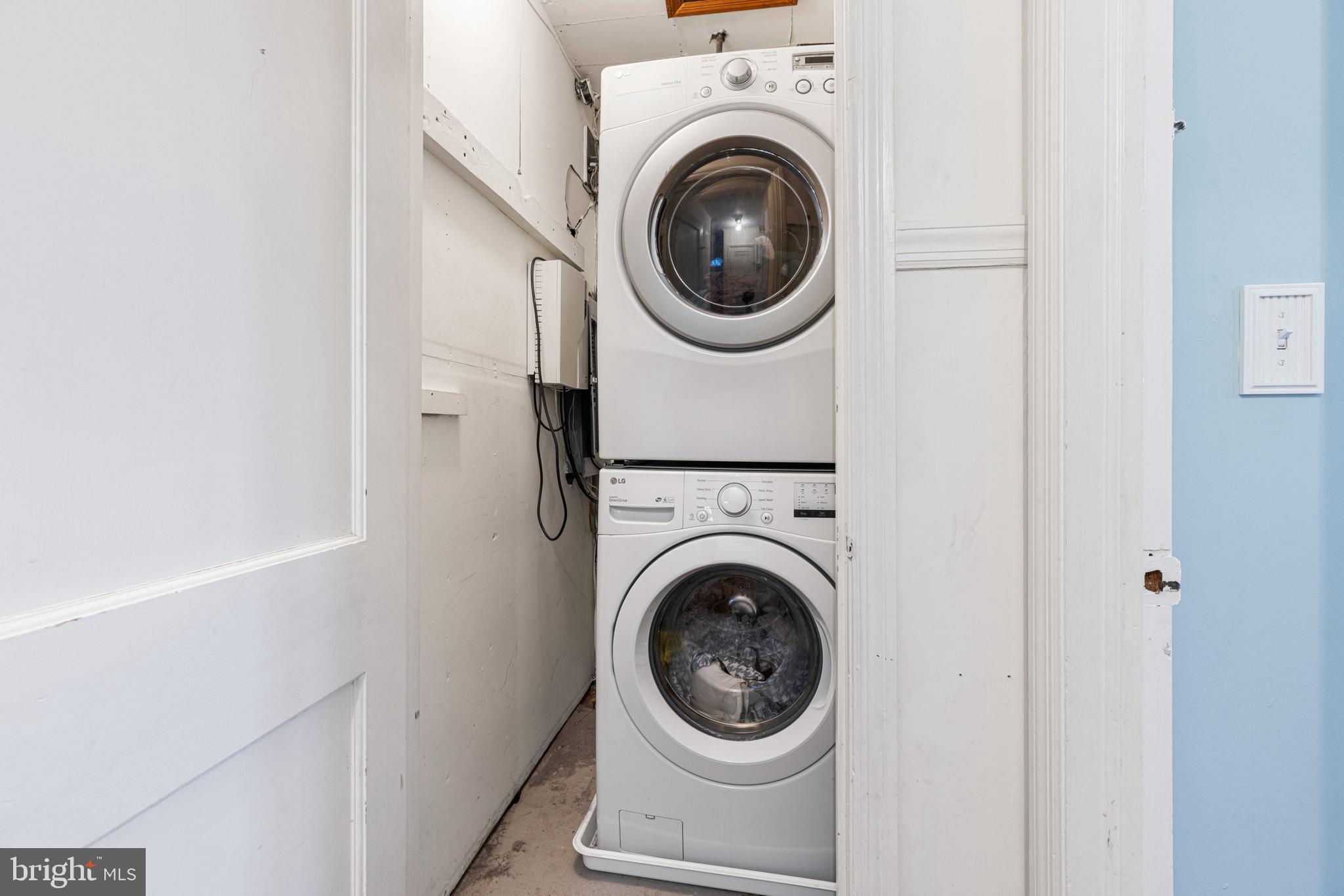 422 Elmwood Road Baltimore, MD 21206 - Photo 18 of 29 a utility room with dryer and washer