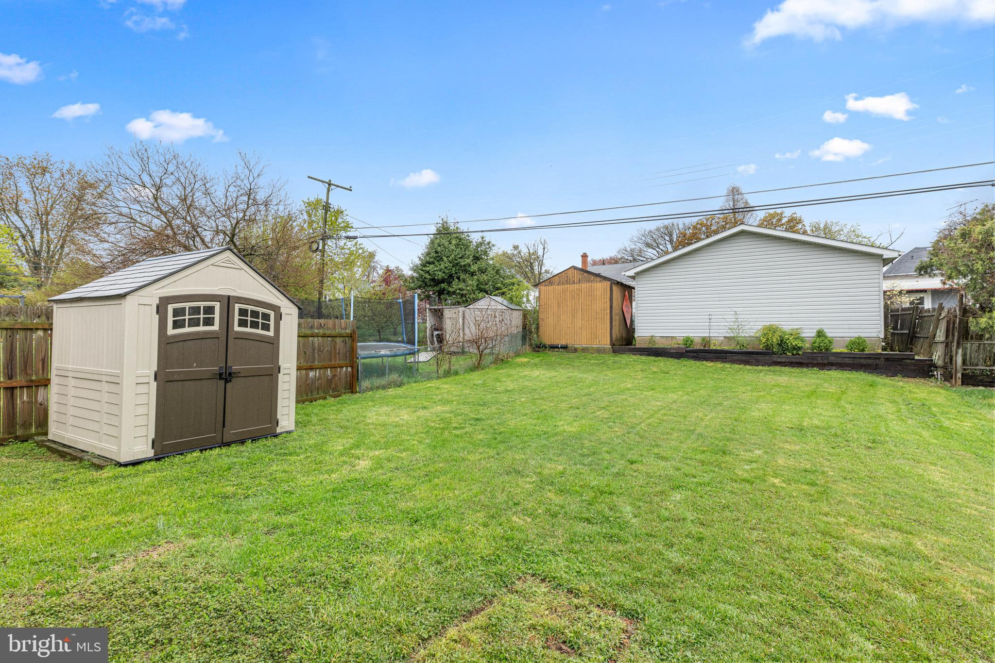 422 Elmwood Road Baltimore, MD 21206 - Photo 24 of 29 a view of a back yard of the house
