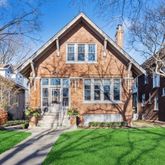a view of front a house with a yard