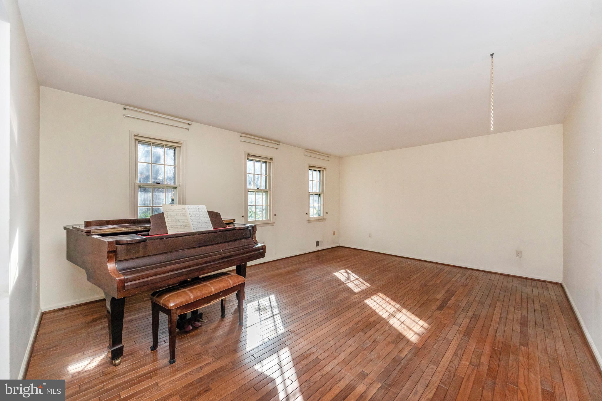 5086 Durham Road West Columbia, MD 21044 - Photo 21 of 51 Living Room