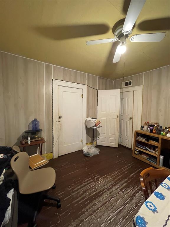 607 Neches Street Dallas, TX 75208 - Photo 4 of 12 a view of a livingroom with furniture