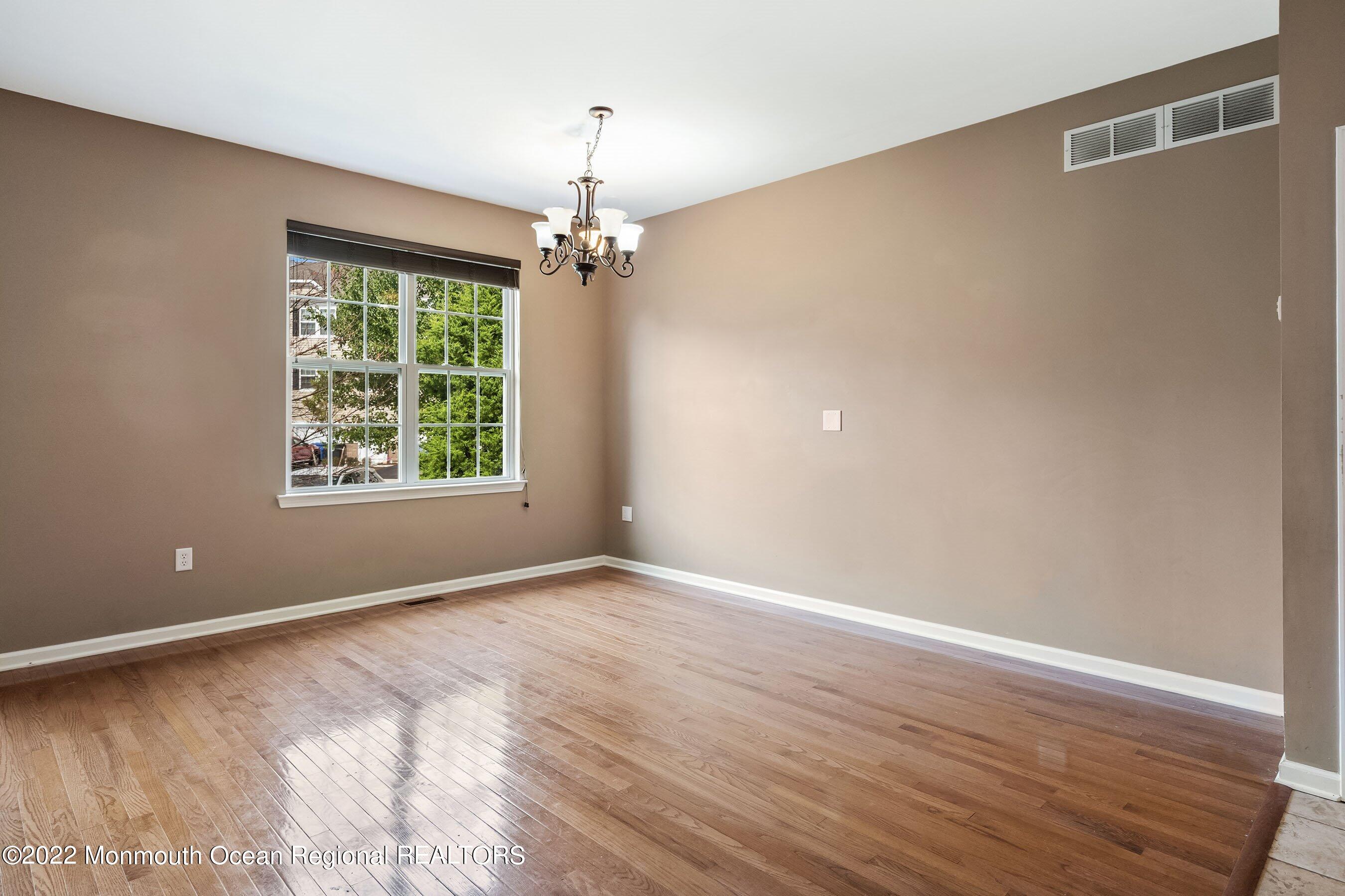 107 Bryce Lane, Unit 2004 Manahawkin, NJ 08050 - Photo 13 of 39 13-Int11 Dining