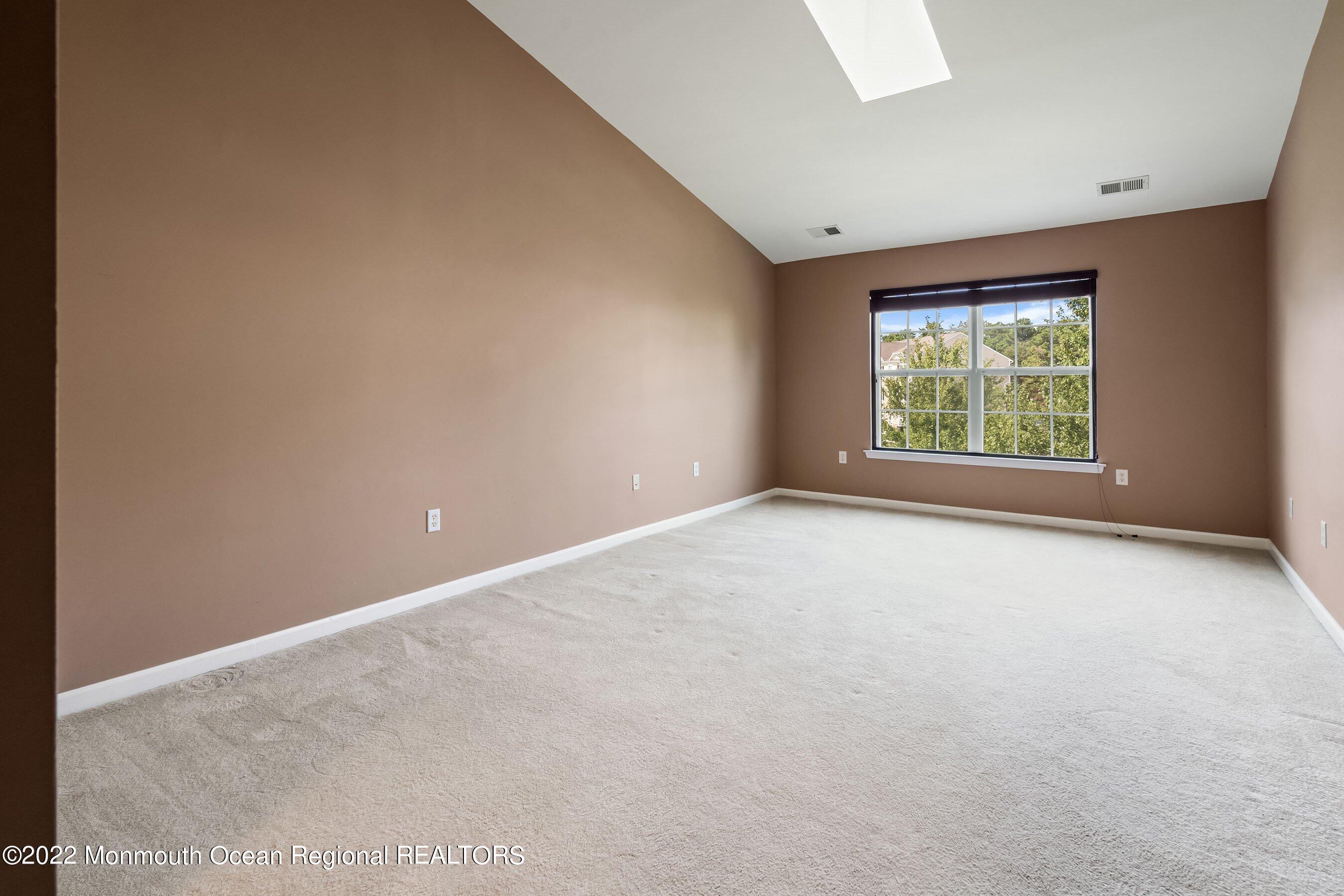 107 Bryce Lane, Unit 2004 Manahawkin, NJ 08050 - Photo 19 of 39 20-Int19 Bed3