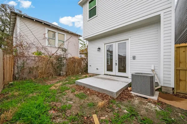 $2,595 | 1502 Hussion Street, Houston, TX 77003