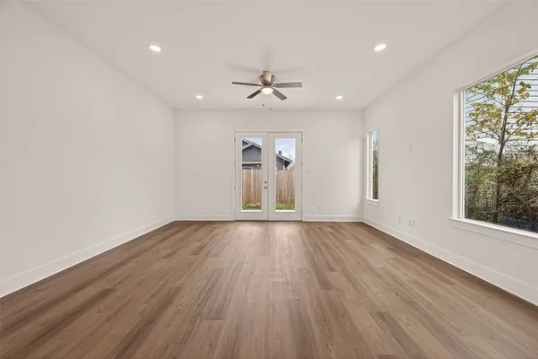 $2,595 | 1502 Hussion Street, Houston, TX 77003