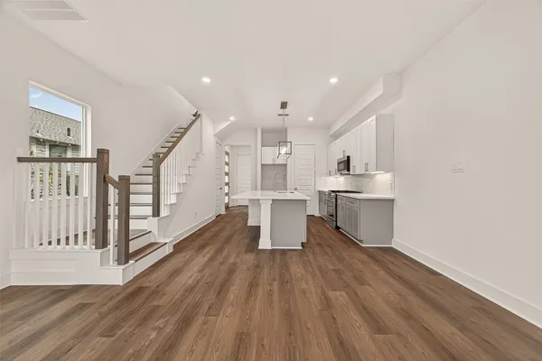 $2,595 | 1502 Hussion Street, Houston, TX 77003