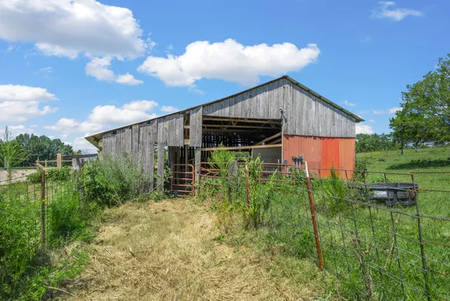 $609,000 | 324 Laster-Holman Lane, Decherd, TN 37324