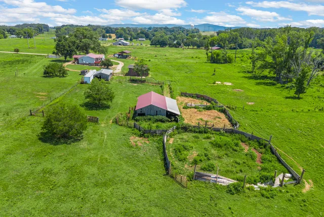 $609,000 | 324 Laster-Holman Lane, Decherd, TN 37324