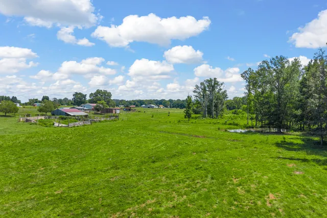 $609,000 | 324 Laster-Holman Lane, Decherd, TN 37324