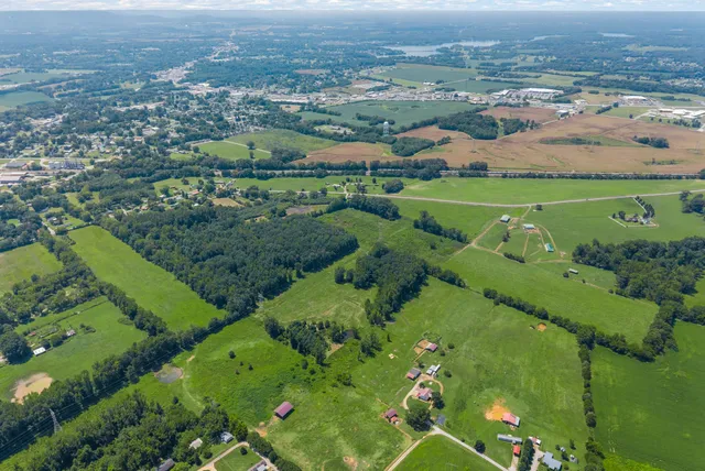 $609,000 | 324 Laster-Holman Lane, Decherd, TN 37324