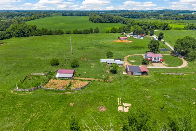 $609,000 | 324 Laster-Holman Lane, Decherd, TN 37324