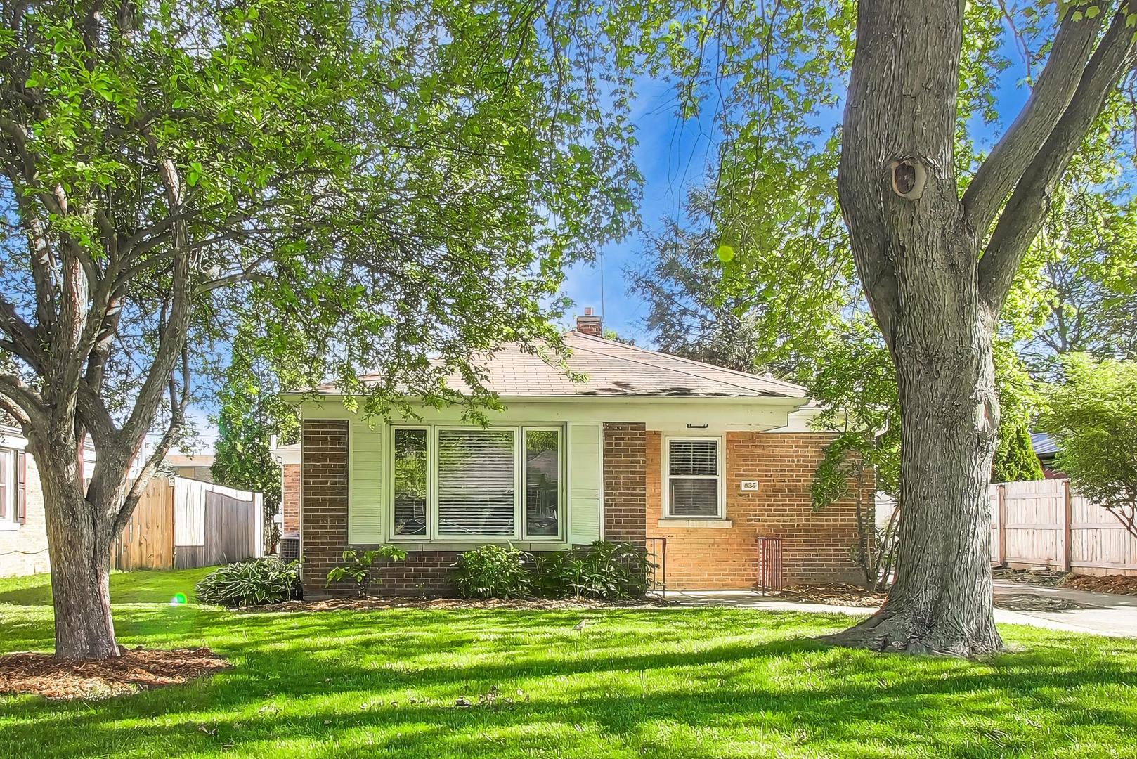 836 East Rockland Road Libertyville, IL 60048 - Photo 1 of 20
