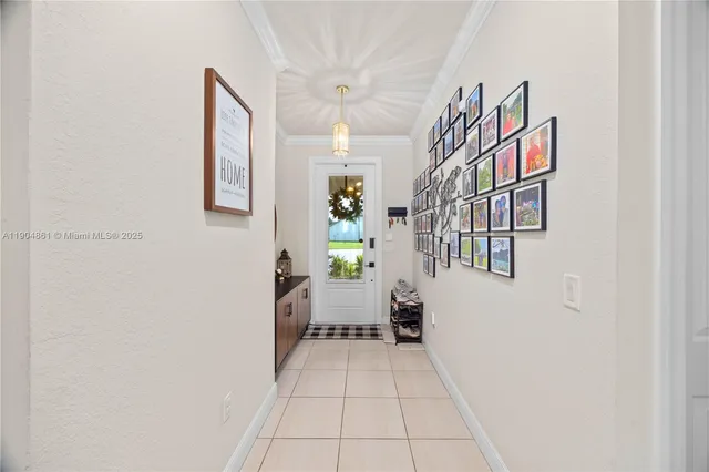 a view of entryway with livingroom