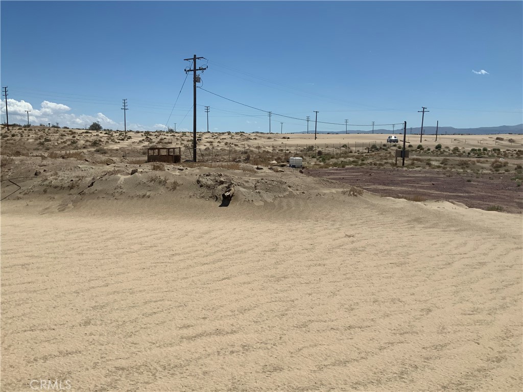 45962 Palma Vista Road Newberry Springs, CA 92365 - Photo 5 of 5 a view of water heater and snow