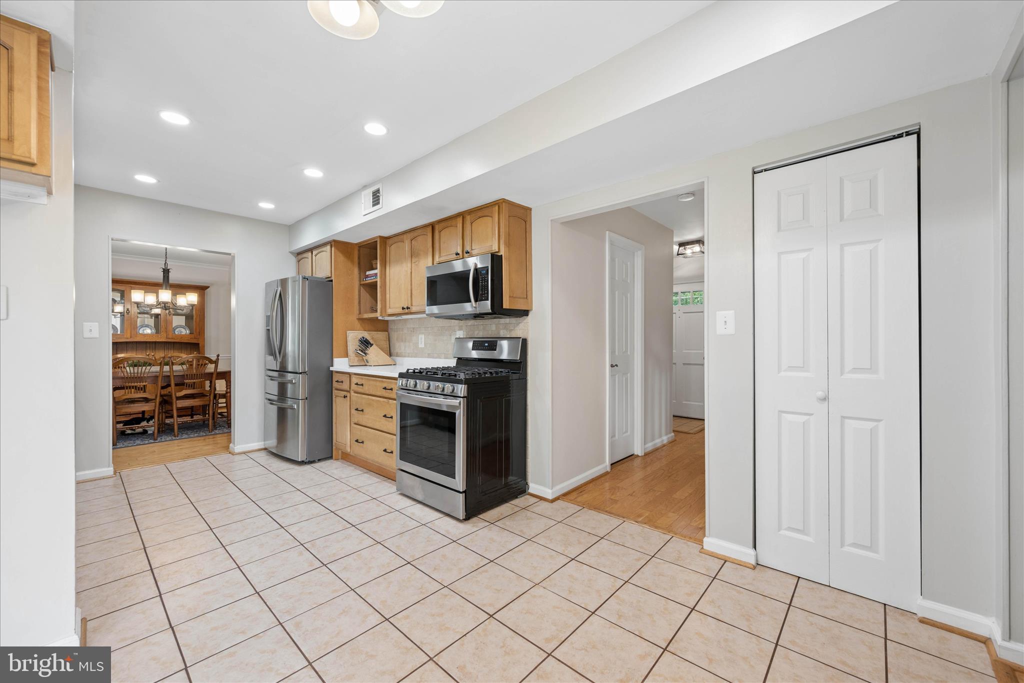 19804 Westerly Avenue Poolesville, MD 20837 - Photo 20 of 60 Breakfast Area