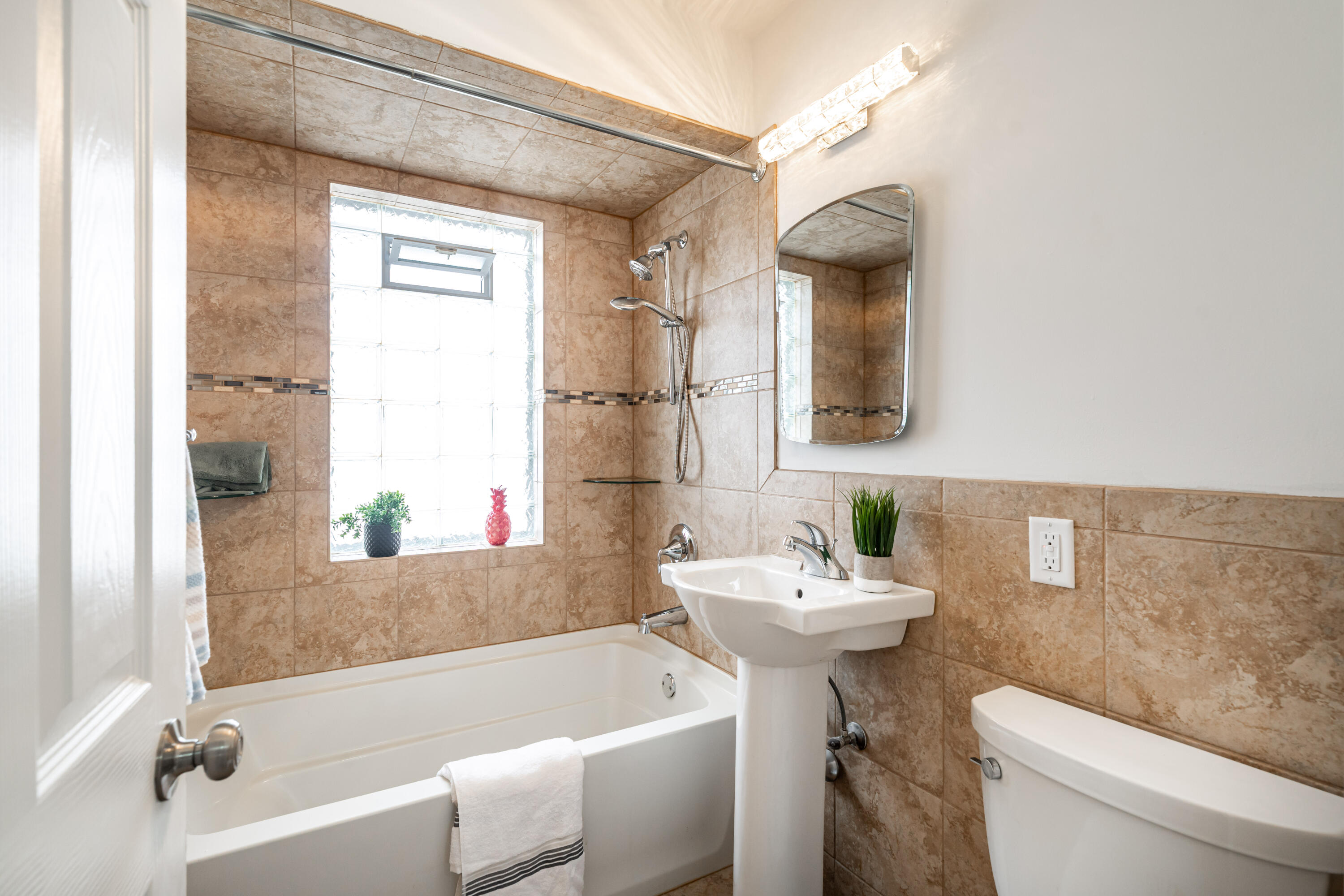 5161 North 64th Street Milwaukee, WI 53218 - Photo 11 of 29 2 Full Baths!