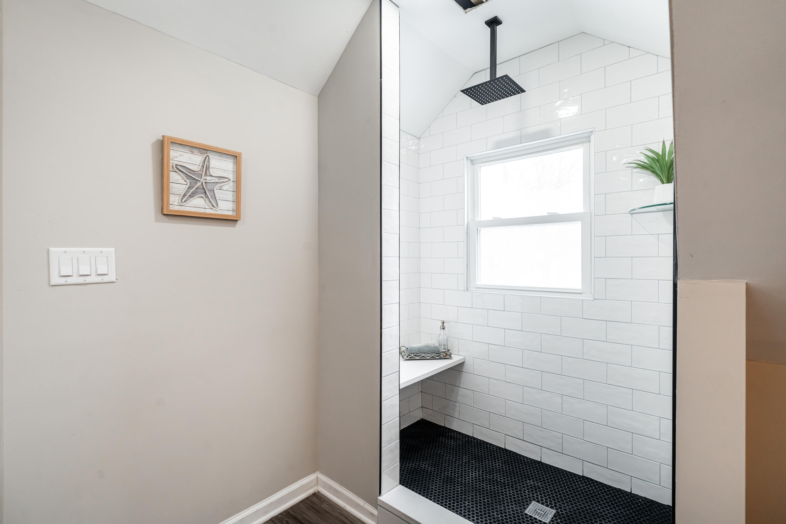 5161 North 64th Street Milwaukee, WI 53218 - Photo 21 of 29 Huge Primary Suite!