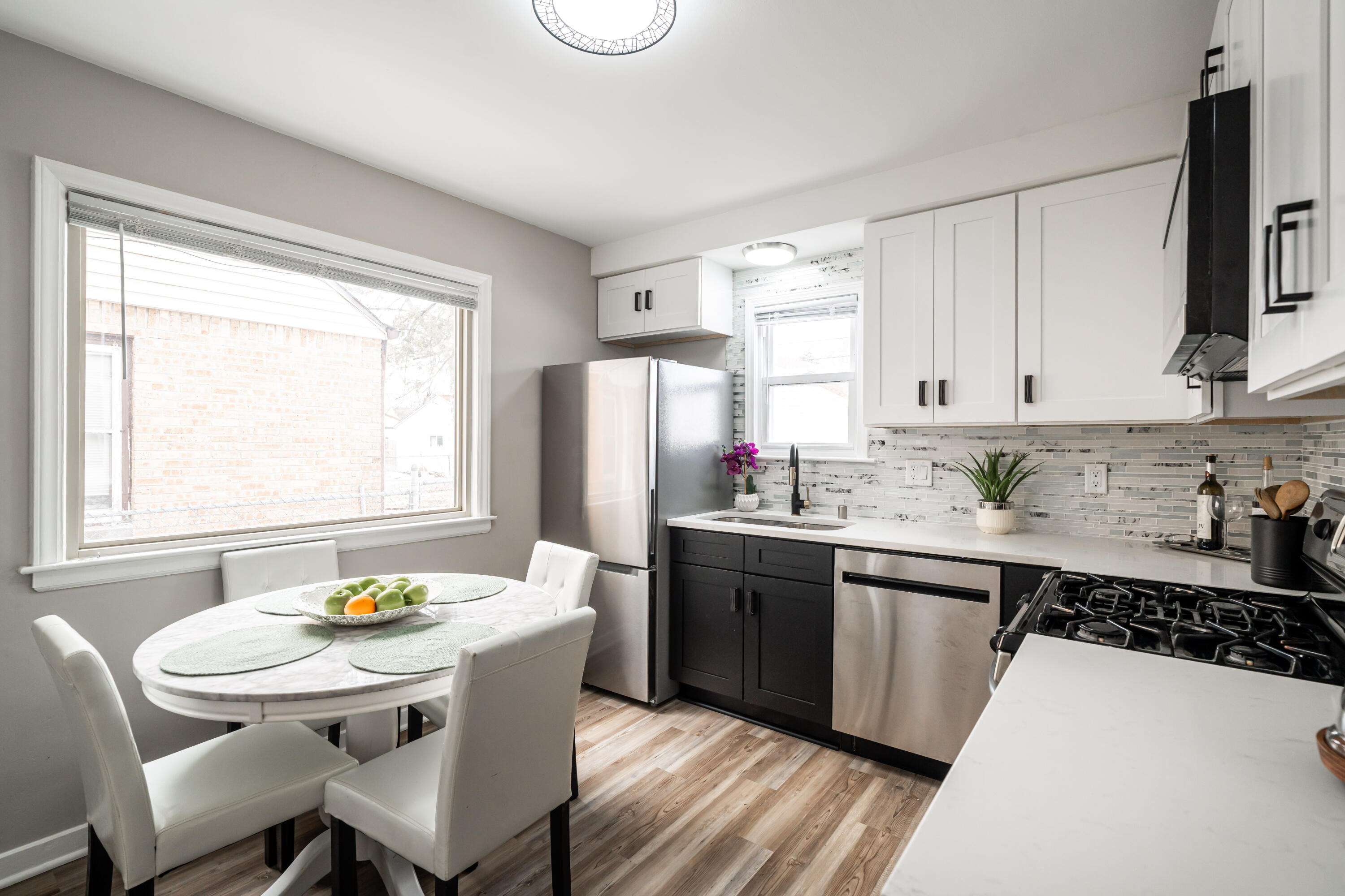 5161 North 64th Street Milwaukee, WI 53218 - Photo 4 of 29 Stunning White Kitchen!