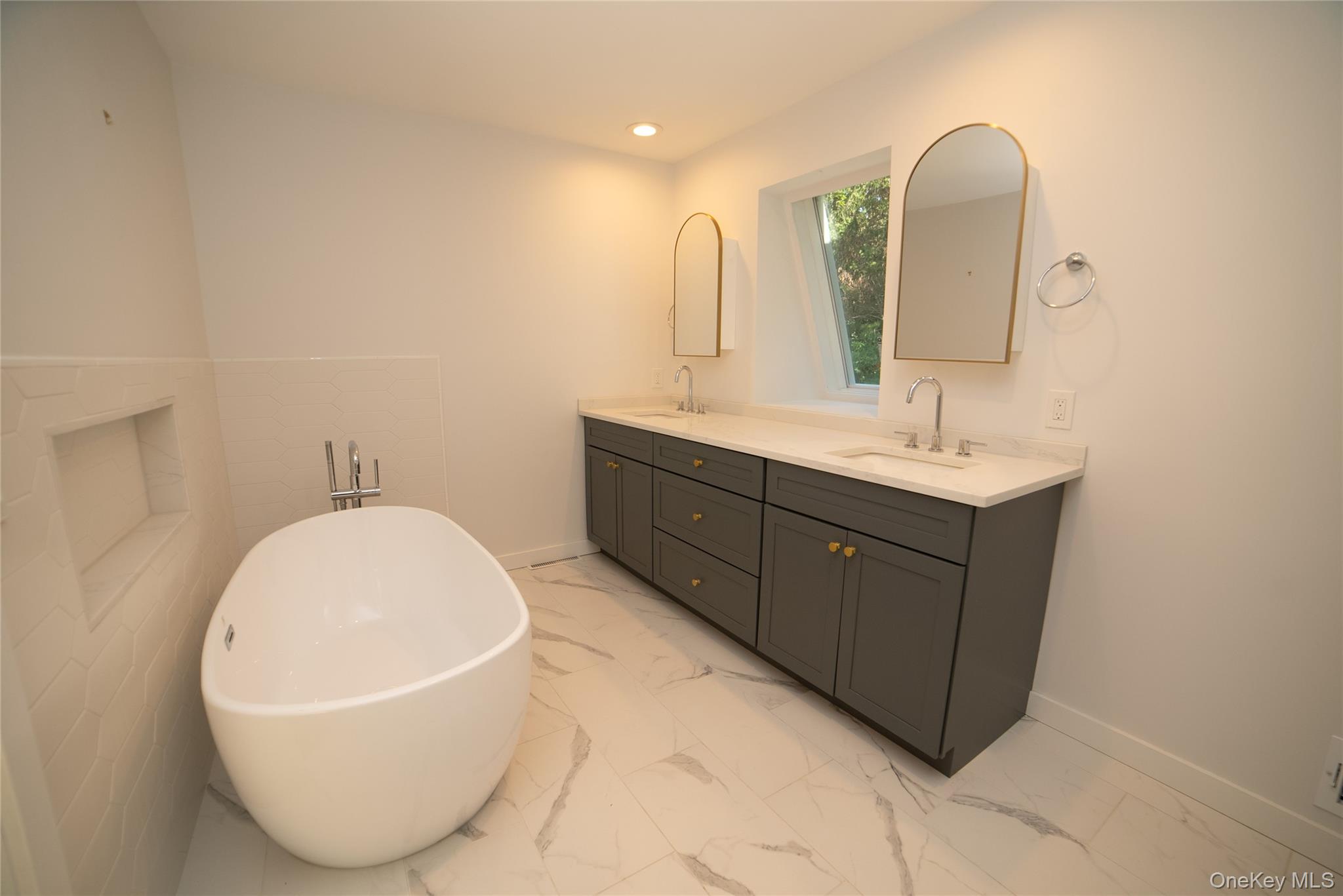 704 Short Beach Road St. James, NY 11780 - Photo 12 of 19