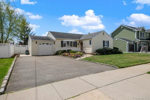 $799,000 | 340 North Boston Avenue, Massapequa, NY 11758