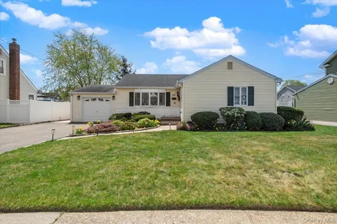 $799,000 | 340 North Boston Avenue, Massapequa, NY 11758