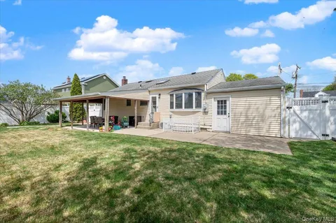 $799,000 | 340 North Boston Avenue, Massapequa, NY 11758