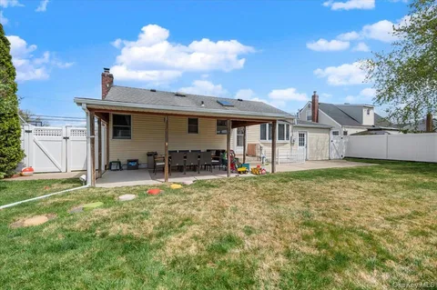 $799,000 | 340 North Boston Avenue, Massapequa, NY 11758