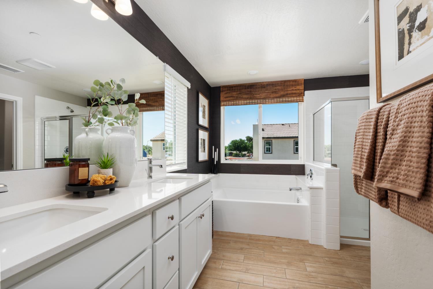 1454 Redbrick Lane Clovis, CA 93619 - Photo 25 of 33 a bathroom with a tub sink and mirror