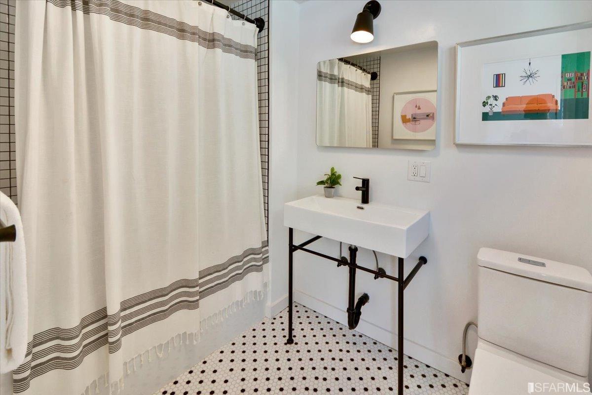 334 Holladay Avenue San Francisco, CA 94110 - Photo 15 of 36 a bathroom with a sink toilet and shower