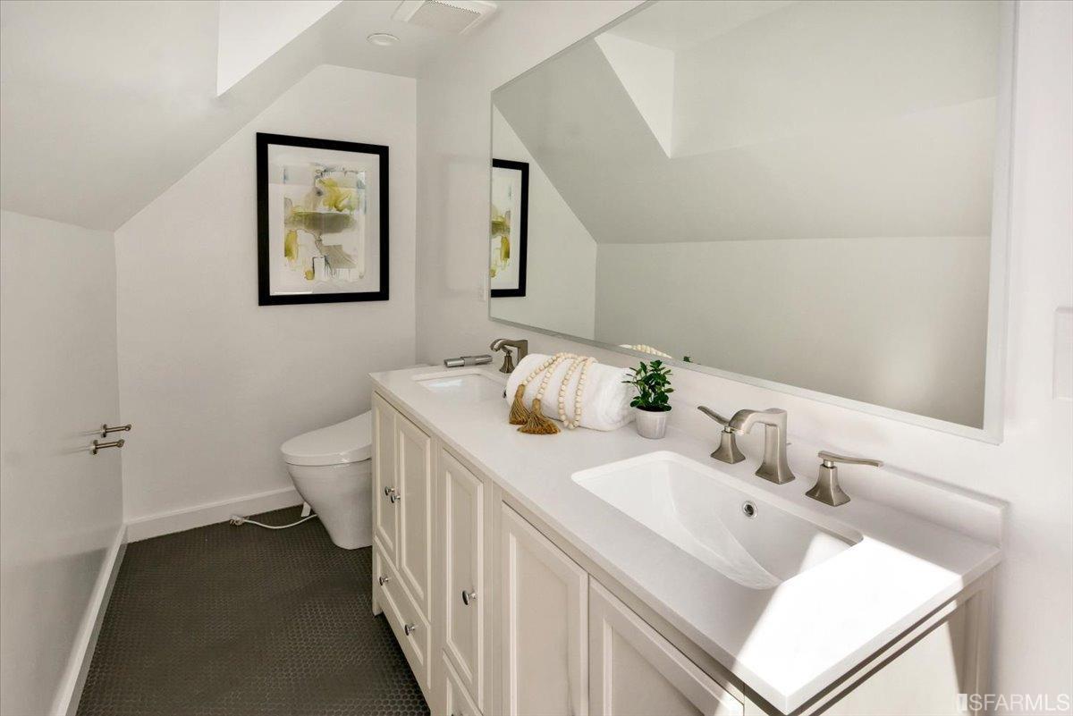 334 Holladay Avenue San Francisco, CA 94110 - Photo 19 of 36 a bathroom with a sink and a toilet