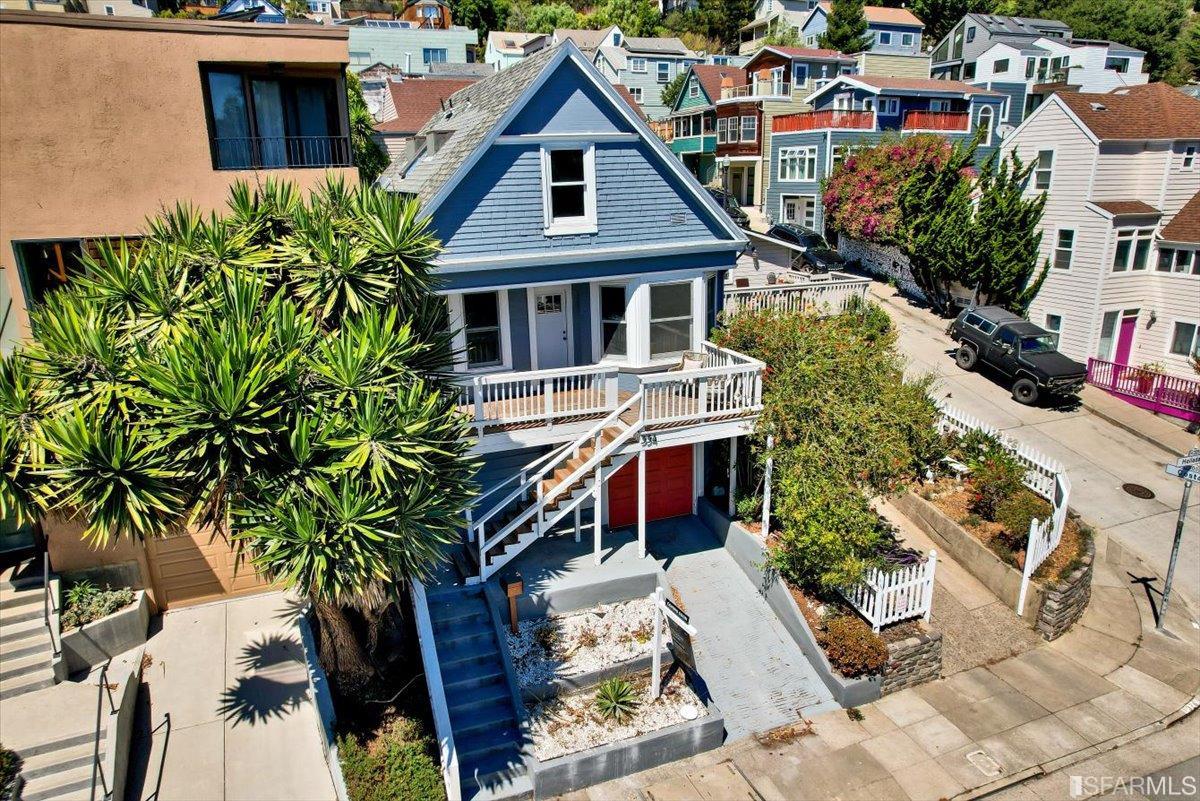 334 Holladay Avenue San Francisco, CA 94110 - Photo 31 of 36 a front view of a house with a yard