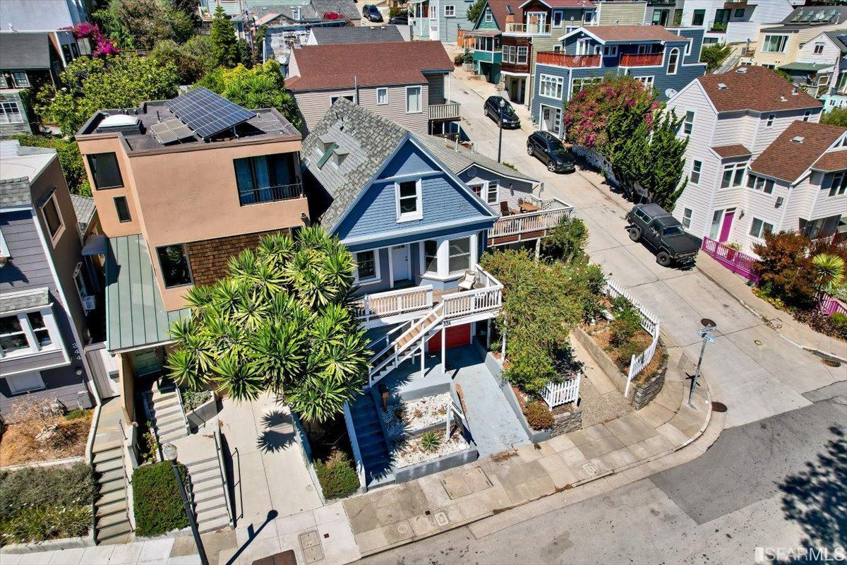 334 Holladay Avenue San Francisco, CA 94110 - Photo 32 of 36 an aerial view of multiple houses with yard