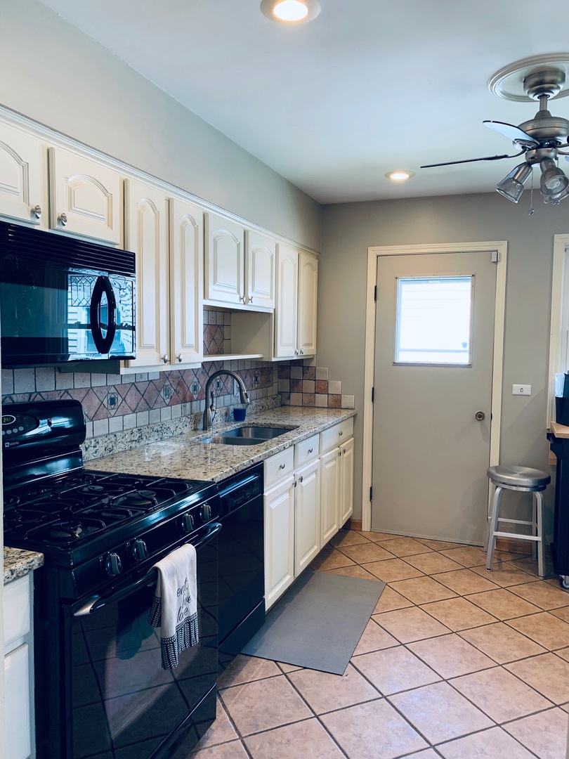 60 Tweed Road Fox Lake, IL 60020 - Photo 8 of 30