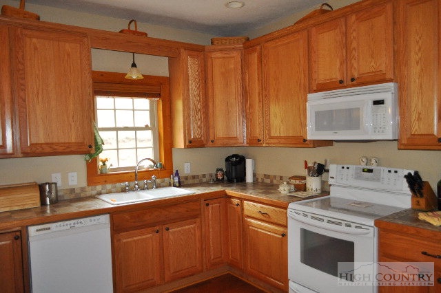510 Brown's Chapel Road Boone, NC 28607 - Photo 31 of 35 Gallery Image 31