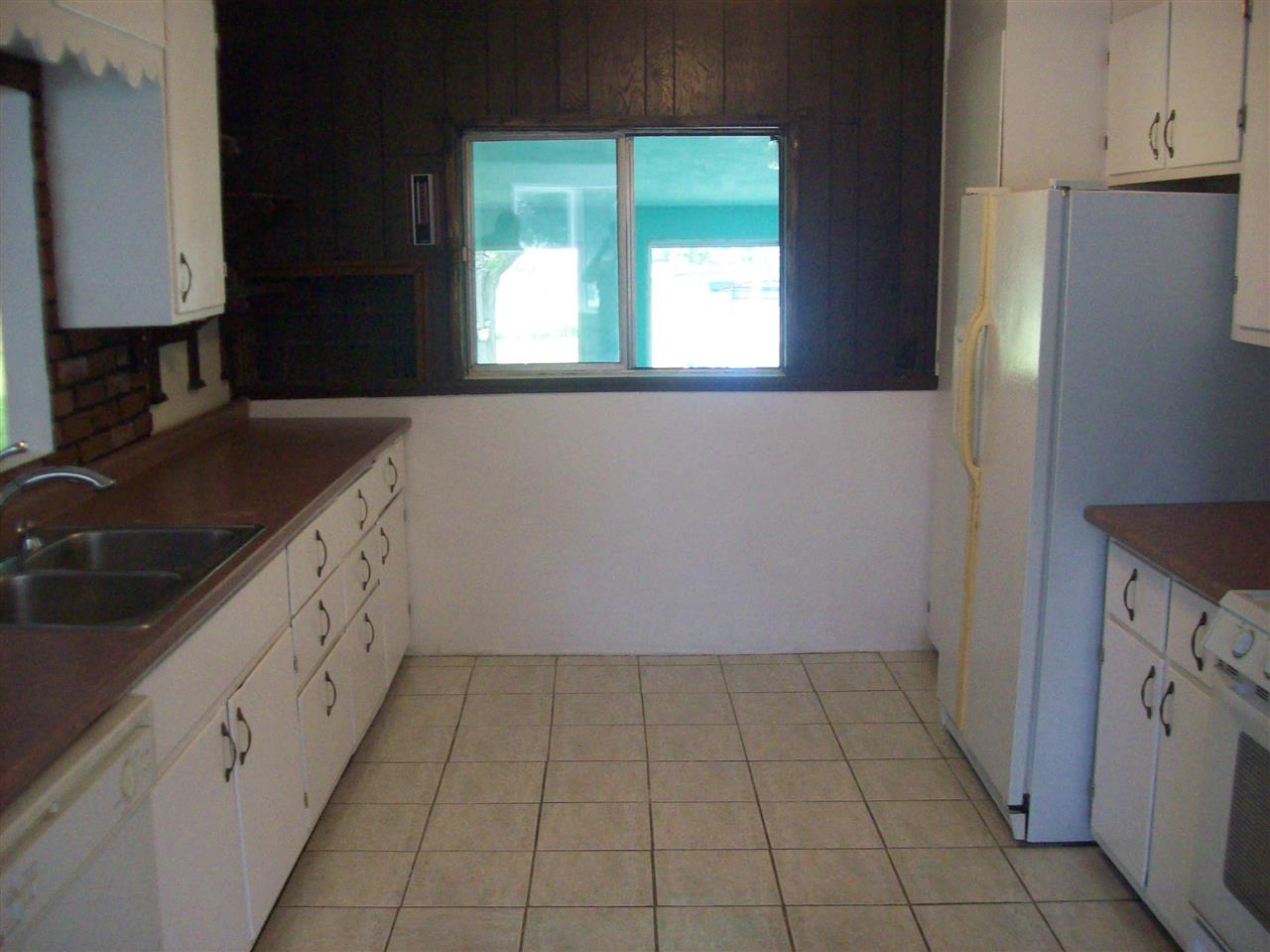 6033 Hopkins Road Flint, MI 48506 - Photo 9 of 29 50044067-9.JPG
