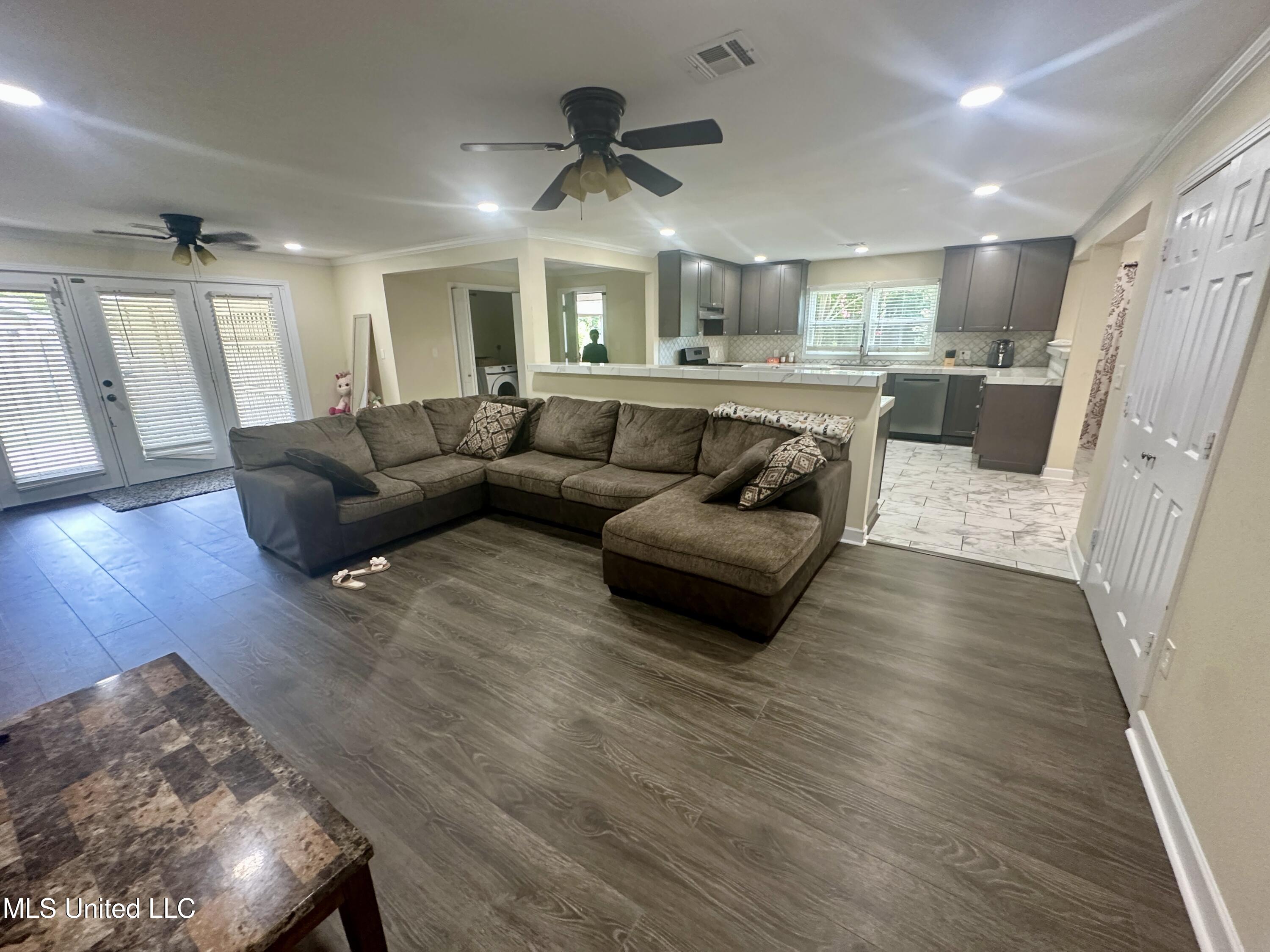 609 South 5th Avenue Cleveland, MS 38732 - Photo 6 of 19 IMG_0856