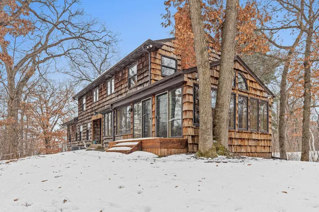 $1,100,000 | 2 Crocus Lane, North Oaks, MN 55127