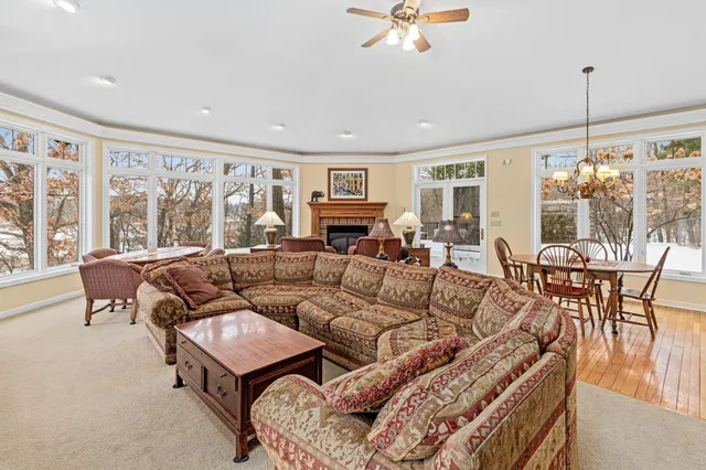 $1,100,000 | 2 Crocus Lane, North Oaks, MN 55127