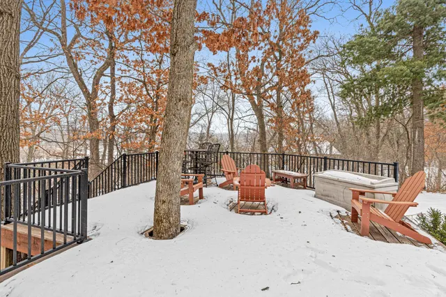 $1,100,000 | 2 Crocus Lane, North Oaks, MN 55127