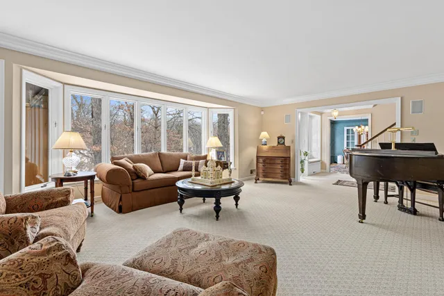 $1,100,000 | 2 Crocus Lane, North Oaks, MN 55127