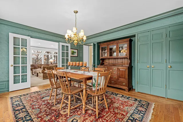 $1,100,000 | 2 Crocus Lane, North Oaks, MN 55127